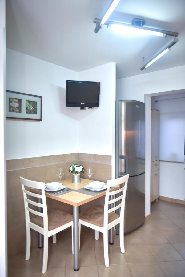 Modern Apartament Fagaras Luaran gambar