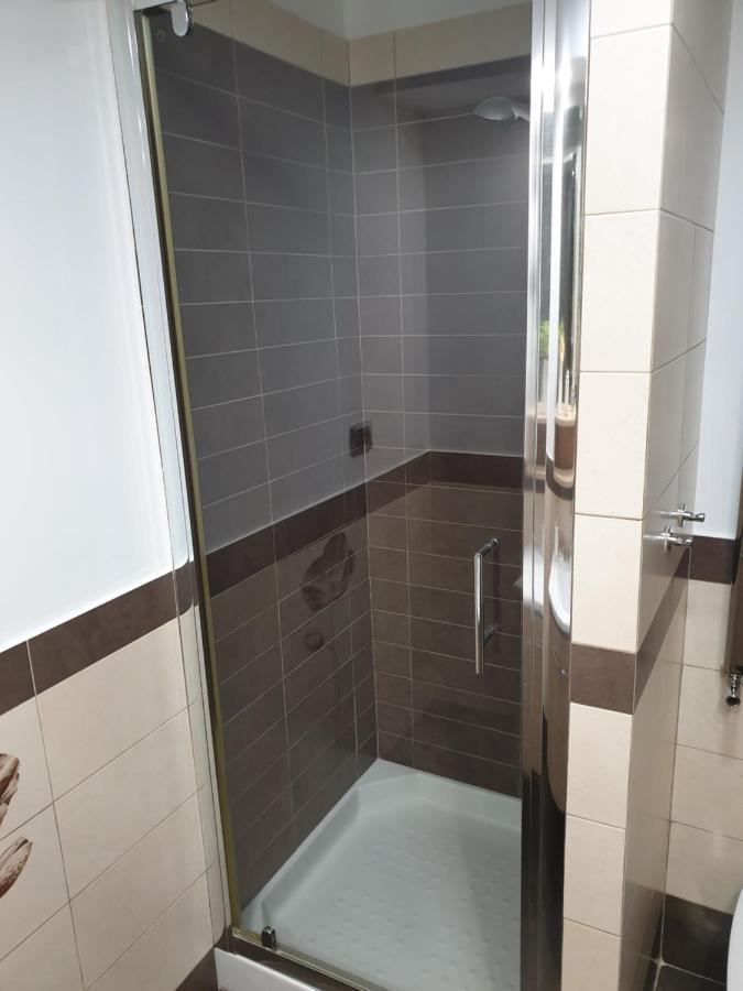 Modern Apartament Fagaras Luaran gambar