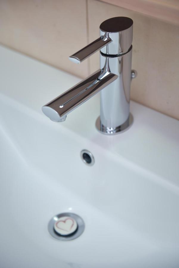 Modern Apartament Fagaras Luaran gambar